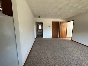 715 S Canterbury Dr, Unit 3 in Freeport, IL - Building Photo - Building Photo