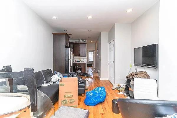 72 De Sales Pl in Brooklyn, NY - Building Photo