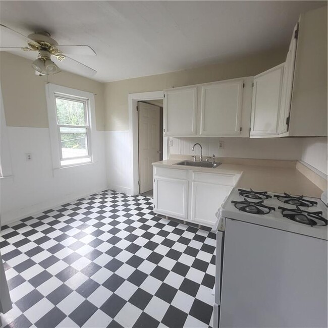 123 Old Turnpike Rd in Bloomingburg, NY - Building Photo - Building Photo