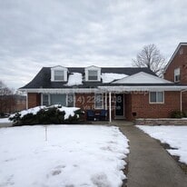 7116 Clayton Rd in Clayton, MO - Building Photo