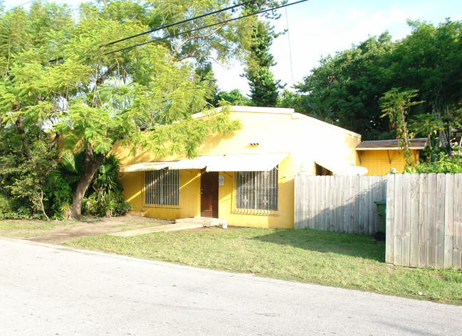 29-33 NE 76th St in Miami, FL - Building Photo - Building Photo