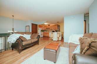 7098 xxxx in Oakdale, MN - Building Photo - Building Photo