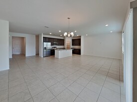 1130 Lone Palm Wy in St. Cloud, FL - Building Photo - Building Photo