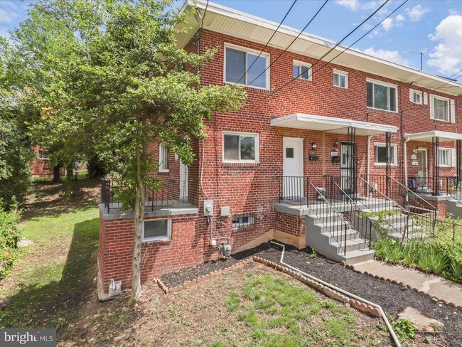 property at 5026 Roseld Ct