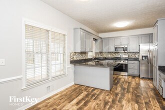 7285 Wyngate Dr in Cumming, GA - Foto de edificio - Building Photo