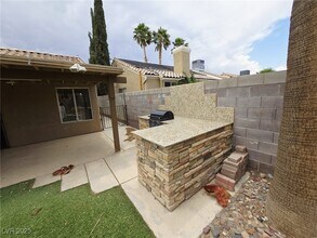 925 Chaps Cir in Henderson, NV - Building Photo - Building Photo