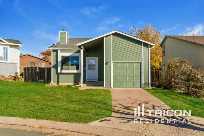 property at 3425 Briarknoll Dr