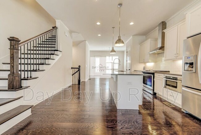 property at 16 Lochurst Ln