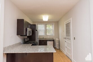 2435 W Fargo Ave, Unit 1 in Chicago, IL - Building Photo - Building Photo