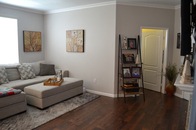 12642 Elisa Ln in San Diego, CA - Building Photo - Building Photo