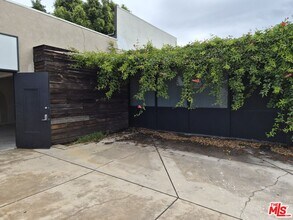 10835 Magnolia Blvd in Los Angeles, CA - Building Photo - Building Photo