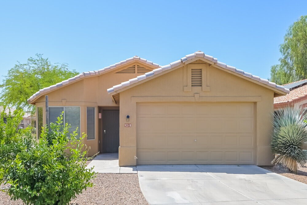 9218 E Placita Arroyo Seco in Tucson, AZ - Building Photo