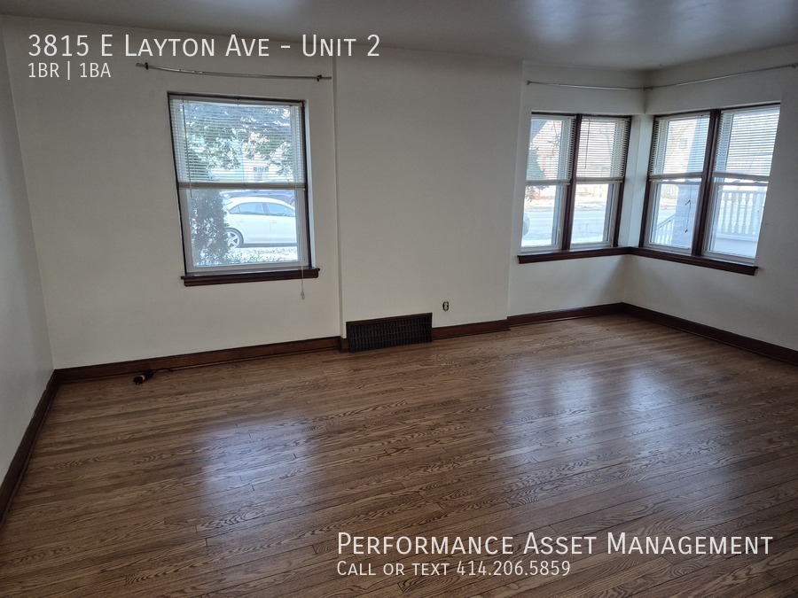 3815 E Layton Ave in Cudahy, WI - Building Photo