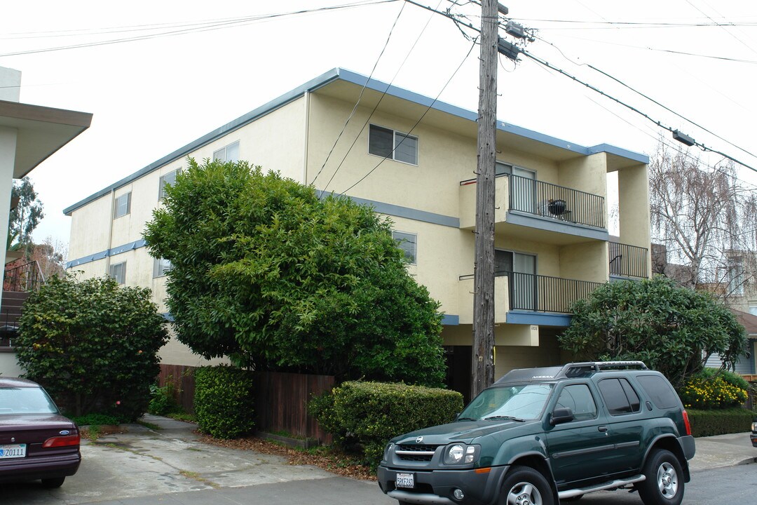 1026 Kains Ave in Berkeley, CA - Foto de edificio