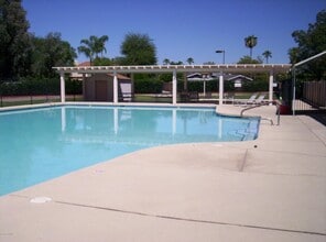 17213 N 49th Ave in Glendale, AZ - Foto de edificio - Building Photo