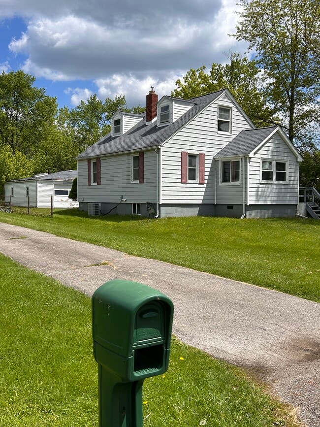 336 Lauder Ave NW