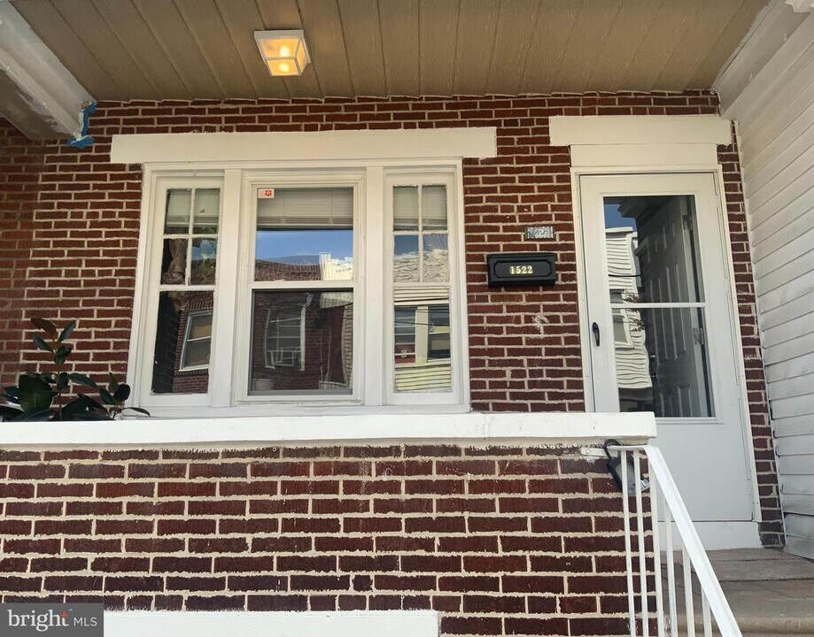 1522 S Myrtlewood St in Philadelphia, PA - Foto de edificio