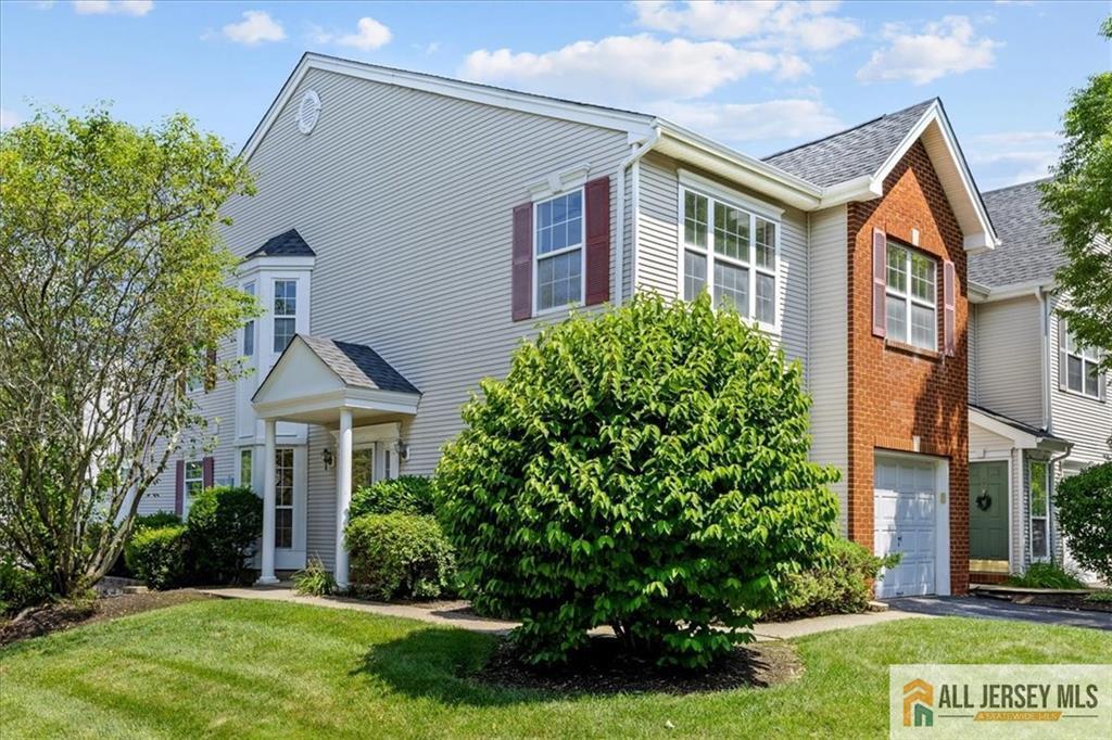 305 Harvest Ln in Monmouth Junction, NJ - Building Photo