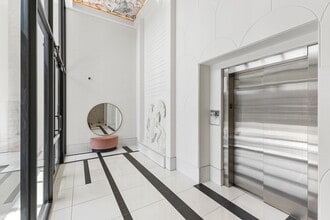 5227 Décarie in Montréal, QC - Building Photo - Building Photo