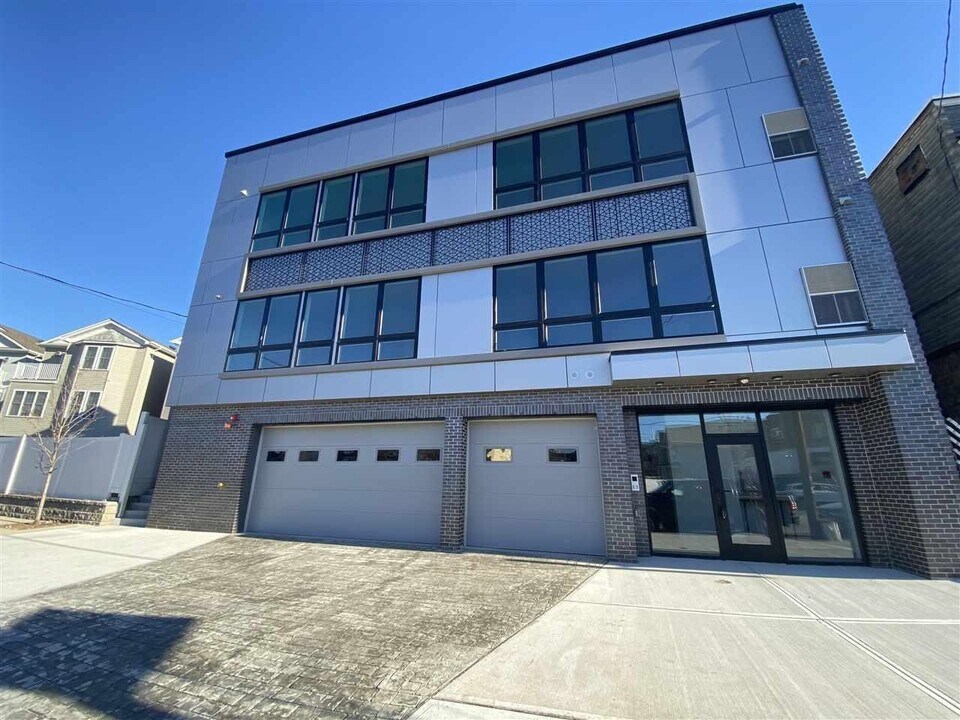 128 John F. Kennedy Blvd in Bayonne, NJ - Building Photo