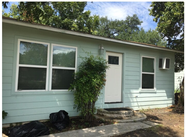 1050 Vanderbilt St in San Antonio, TX - Building Photo