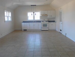 205 N Cedar St in Cross Plains, TN - Building Photo - Building Photo