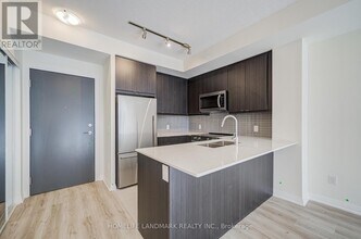 3260 Sheppard Ave E in Toronto, ON - Building Photo - Building Photo