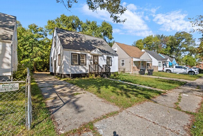 19640 W Chicago in Detroit, MI - Building Photo - Building Photo