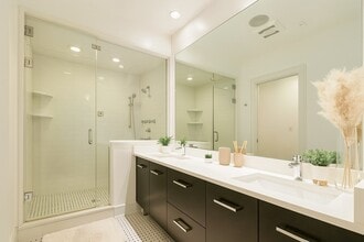 403 W First St in Boston, MA - Building Photo - Building Photo
