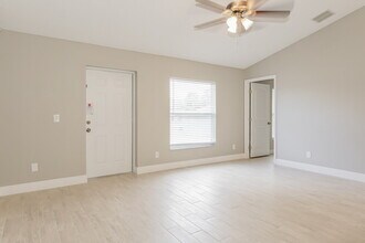 308 Erie Ct in Poinciana, FL - Building Photo - Building Photo