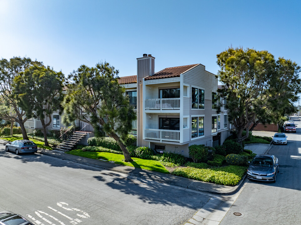 400 Laurel Ave in Half Moon Bay, CA - Building Photo