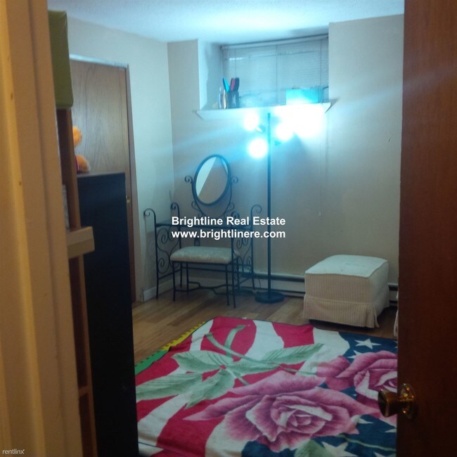 21 Kinross Rd-Unit -Apt 1 in Boston, MA - Building Photo - Building Photo