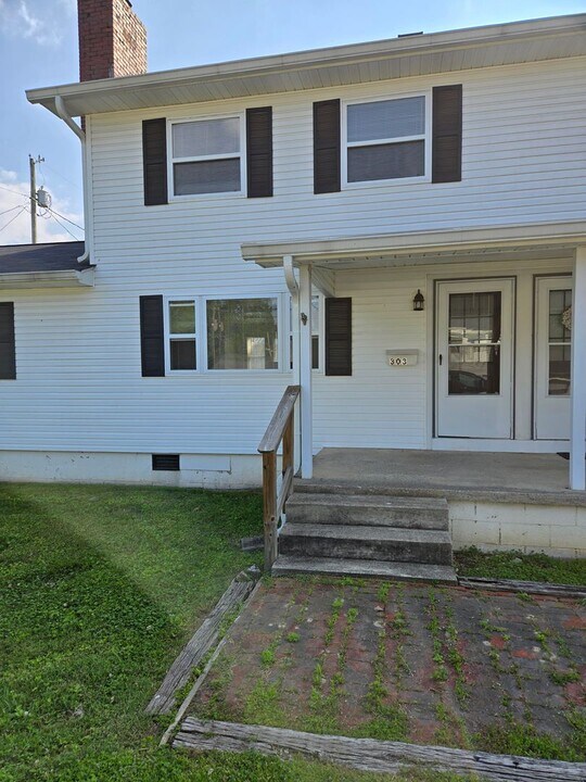 303 Florida Ave in Oak Ridge, TN - Building Photo