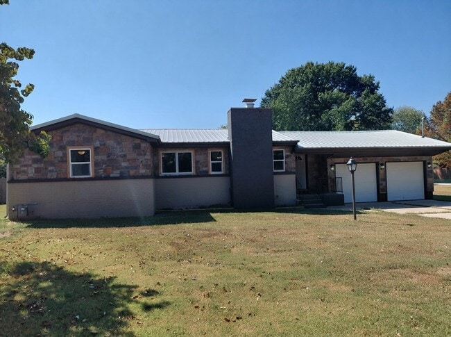 property at 3006 E Gasconade St