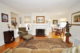 1763 Beacon St, Unit 2 in Brookline, MA - Building Photo - Building Photo