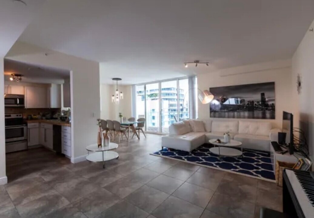 1250 S Miami Ave, Unit 1301 in Miami, FL - Building Photo