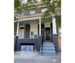 2123 Sinclair Ln in Baltimore, MD - Building Photo