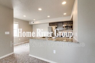 811 E Wandering Ln in Kuna, ID - Building Photo - Building Photo