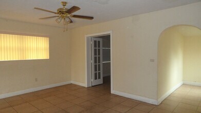 700 N 70th Ave in Hollywood, FL - Foto de edificio - Building Photo