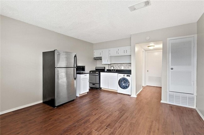 property at 2401 Manor Rd