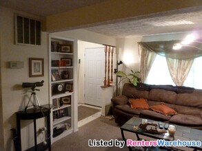 8052 Croydon Way in Pasadena, MD - Building Photo - Building Photo
