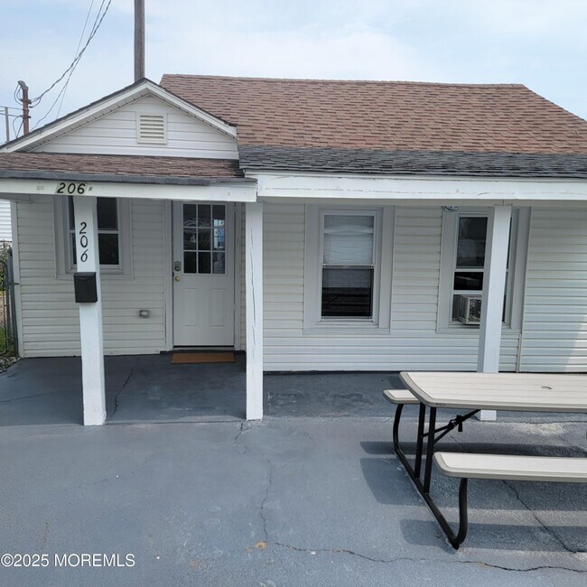 property at 206 16th Ave