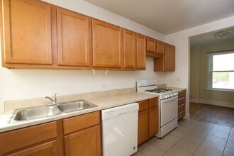 918 Green Bay, Unit L2 in Northfield, IL - Foto de edificio - Building Photo