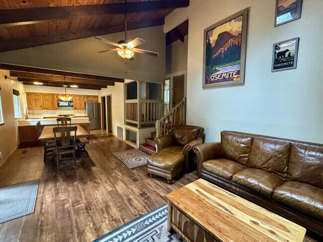 19380 Pleasantview Dr in Groveland, CA - Building Photo - Building Photo