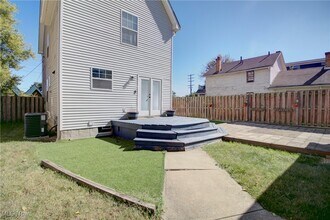 2494 W 7th St in Cleveland, OH - Foto de edificio - Building Photo