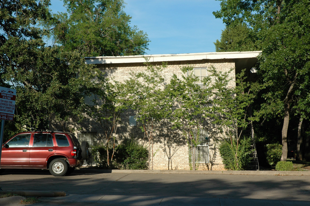 Bella Vineyards in Denton, TX - Building Photo