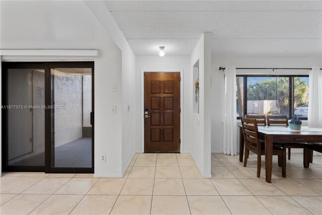 1145 N Shannon Ave in Indialantic, FL - Foto de edificio - Building Photo