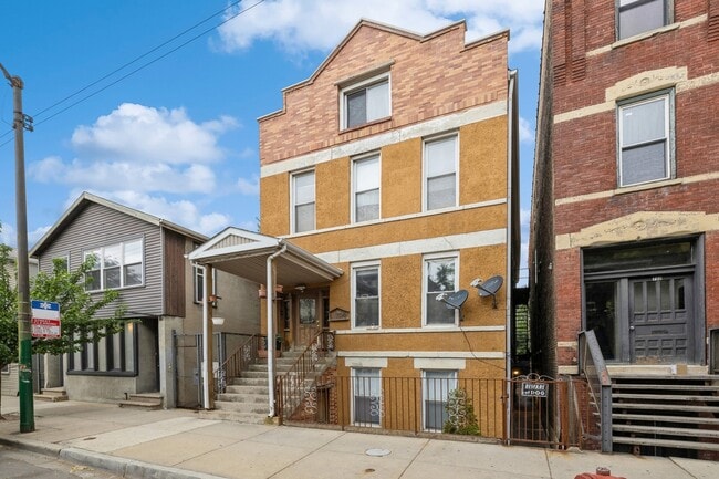 property at 724 W 18th St