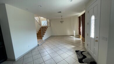 2545 Manhattan Ave in Montrose, CA - Building Photo - Building Photo