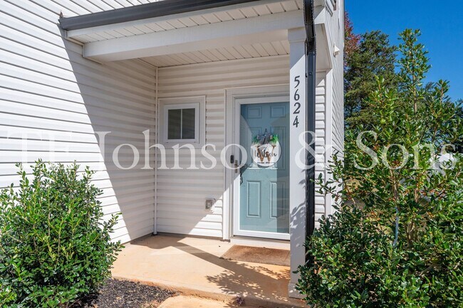 5624 Baverhof Dr in Greensboro, NC - Building Photo - Building Photo